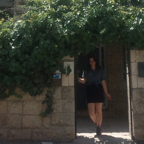 Meet your Posher, Isabella - Picture 2 of 7